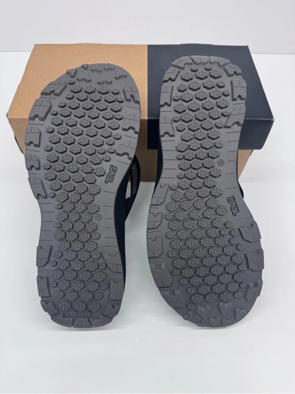 Teva Men's Hydratrek Black & Gray Flip-Flop